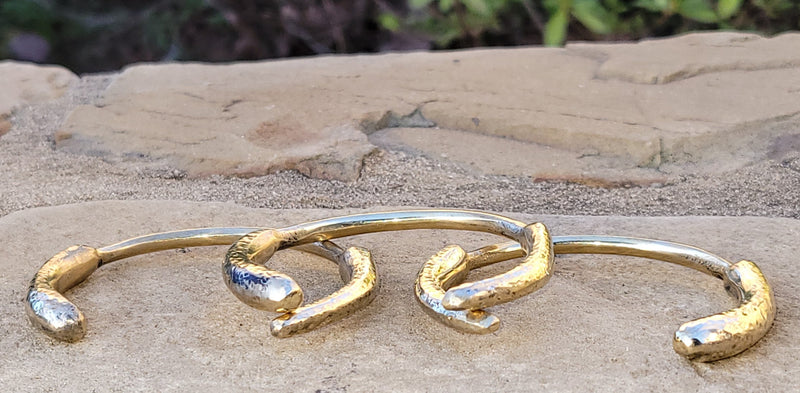 Hammered Lion's Tooth Open Unisex Brass Bracelet