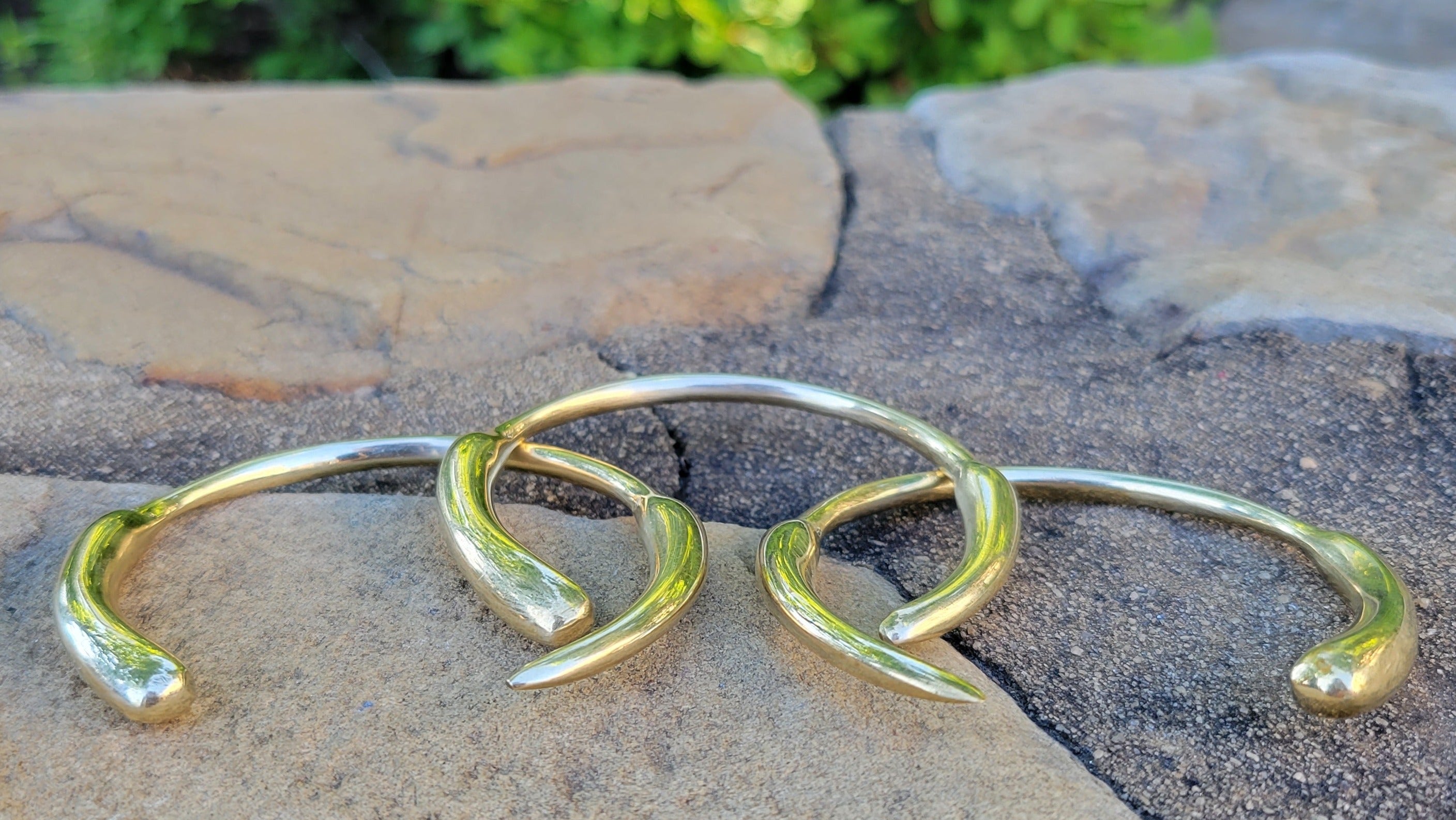 Smooth Lion's Tooth Open Unisex Brass Bracelet