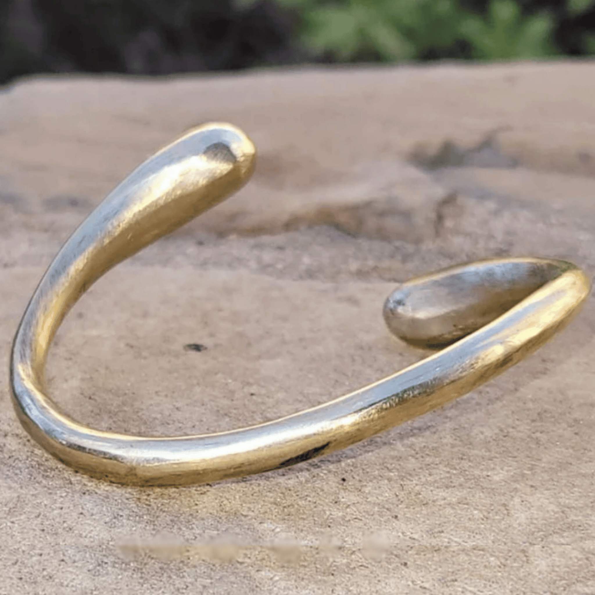 An image of gold-color Broken-infinity motif in a clean brass cuff. Shop Kamawe