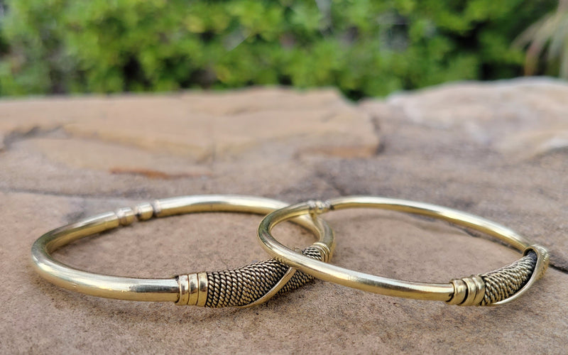 Hammered Solid Brass Cuff Bracelet . Unisex Bracelet . Gold 